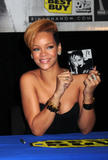 th_97827_celebrity-paradise.com_Rihanna_Best_0115_123_1016lo.jpg