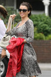 th_66507_Preppie_-_Dannii_Minogue_picks_up_dry_cleaning_and_then_shopping_at_Leona_Edinstion_in_Melbourne_-_Jan._12_2010_1190_122_1176lo.JPG