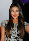 http://img45.imagevenue.com/loc127/th_30345_Shay_Mitchell_Peoples_Choice_Awards_in_LA_January_11_2012_19_122_127lo.jpg