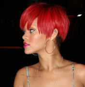 th_75004_RihannaouttodinneratDaSilvanoinNYC16.8.2010_06_122_542lo.jpg