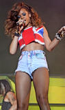th_42264_celebrity_paradise.com_Rihanna_V_Festivall_102_122_551lo.JPG