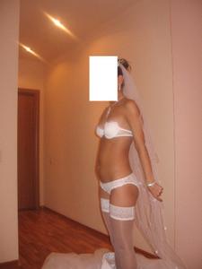 Mujeres casi desnudas con vestido de casamiento - 180 Fotos