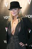 Lindsay Lohan (Линдси Лохан) - Страница 13 Th_69601_Celebutopia-Lindsay_Lohan-Launch_of_Vida_hosted_by_Sofia_Vergara-13_122_986lo