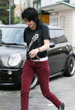 http://img45.imagevenue.com/loc1083/th_02600_46_Kristen_Stewart_Arriving_At_Studio4_122_1083lo.jpg