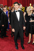 http://img45.imagevenue.com/loc1088/th_45303_Taylor_Lautner_82nd_Annual_Academy_Awards5_122_1088lo.jpg