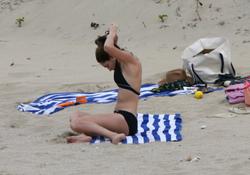 Kelly Brook topless @ the beachc67om6p2zp.jpg