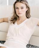 http://img45.imagevenue.com/loc430/th_09184_Keira_Knightley_SarahMaingot_015_430lo.jpg