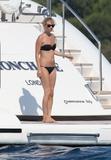 http://img45.imagevenue.com/loc593/th_08741_Kate_Moss_Bikini_Candids_on_a_Yacht_in_the_Mediterranean_July_7_2011_52_122_593lo.jpg